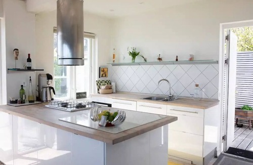 Snekkersten Villa | Historical beachhouse with fireplace and view of Sweden