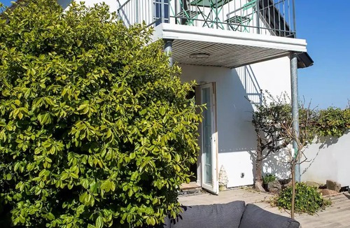 Snekkersten Villa | Historical beachhouse with fireplace and view of Sweden