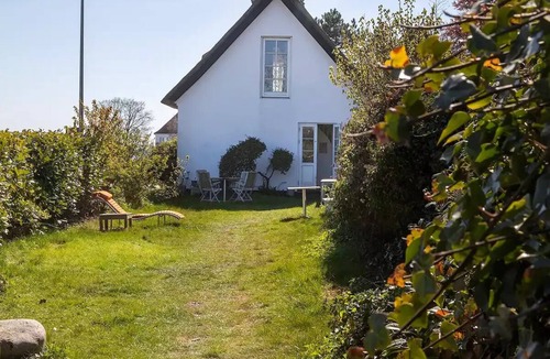 Snekkersten Villa | Historical beachhouse with fireplace and view of Sweden