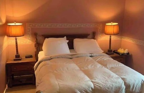 Historic Old Town Hotel | Historical King George Inn 3