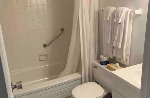 Historic Old Town Hotel | Historical Waterfront King George Inn 8