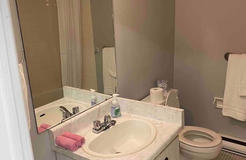 Old Town Historic District Apartment | Historical King George Inn 9
