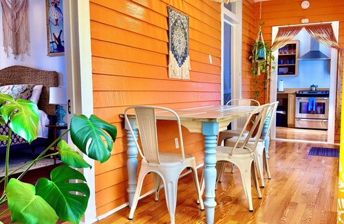 Beauregard Town Historic District Cottage | Historical cottage for plant lovers, walkable downtown