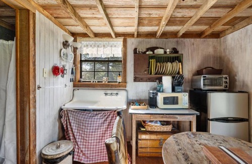 Warrenton House | Historical country cabin in Round Top!
