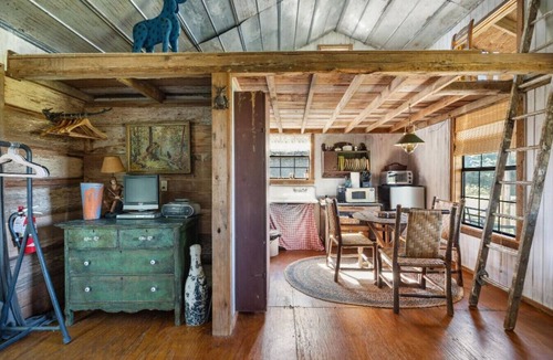 Warrenton House | Historical country cabin in Round Top!