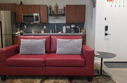 Downtown Chattanooga Condo | Historical Downtown, Private, Self-check-in, 1 car Parking, 1King & 1Queen beds
