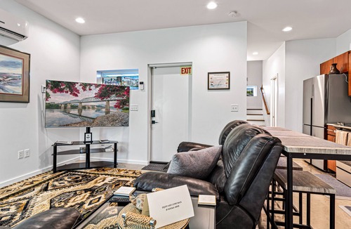 Downtown Chattanooga Condo | Historical Downtown, Private, Self-check-in, 1 car Parking, 1King & 1Queen beds