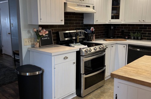 Loudonville Apartment | Historical Downtown 2 Bedroom Upstairs Loft