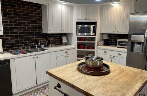 Loudonville Apartment | Historical Downtown 2 Bedroom Upstairs Loft