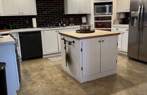 Loudonville Apartment | Historical Downtown 2 Bedroom Upstairs Loft