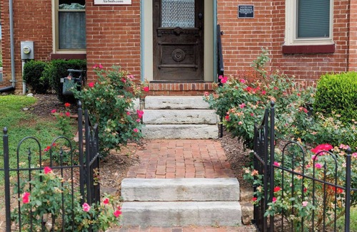 Washington House | Historical home in Downtown Washington