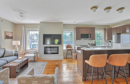 Lenox Apartment | Historical Housatonic Street apartment