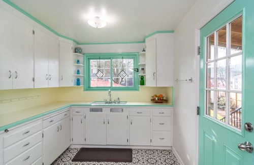 Roseburg Bed & Breakfast | Historical John Rast House