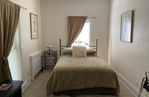 South Haven Bed & Breakfast | Historical Monroe Manor - Arbor Room
