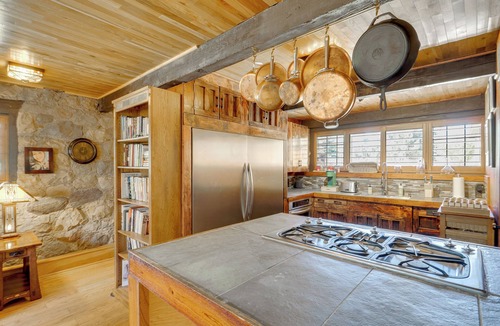 Granite Ridge Cottage | Historical Mtn-view Getaway w/Hot Tub in Sandy!