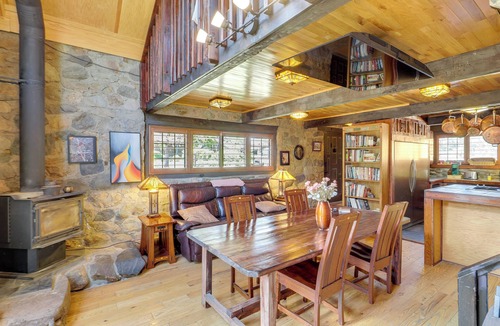 Granite Ridge Cottage | Historical Mtn-view Getaway w/Hot Tub in Sandy!