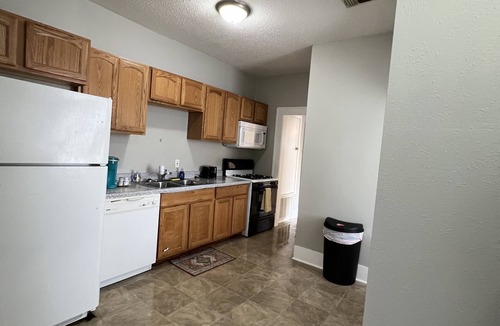 Highland Historic District Apartment | Historical Spacious 1-Bedroom Apartment