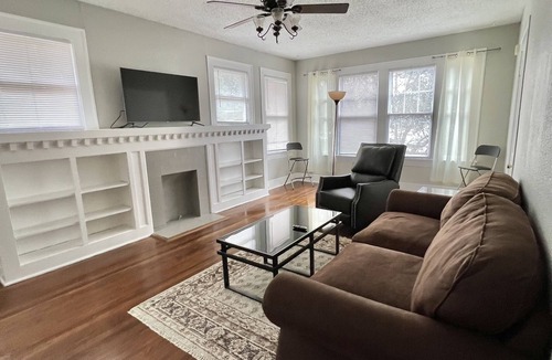 Highland Historic District Apartment | Historical Spacious 1-Bedroom Apartment