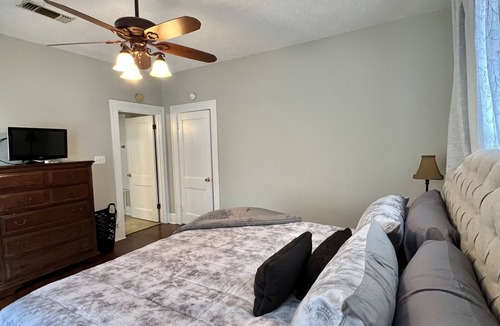 Highland Historic District Apartment | Historical Spacious 1-Bedroom Apartment