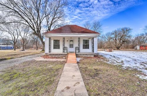 West Mineral House | Historical West Mineral Escape w/Porch!