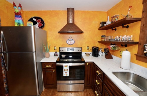 Riverside House | HistoricHotspot! walk to bars, resturaunts, shops. GREAT NIGHTLIFE! Pet Friendly