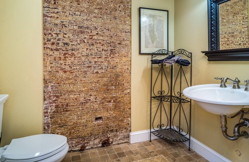 Portsmouth Cottage | History and Comfortable Luxury Downtown