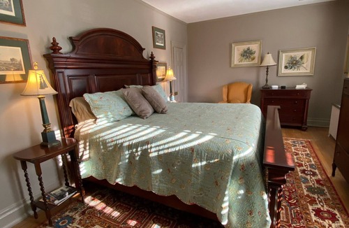 Williamsburg Bed & Breakfast | History Filled Bed & Breakfast in Downtown Williamsburg