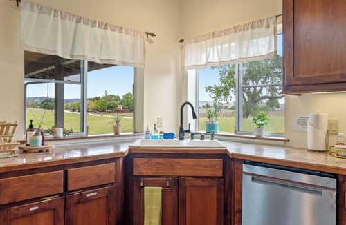 Paso Robles House | Hive & Hivette @Castoro | Winery Stay+EV+16 guests