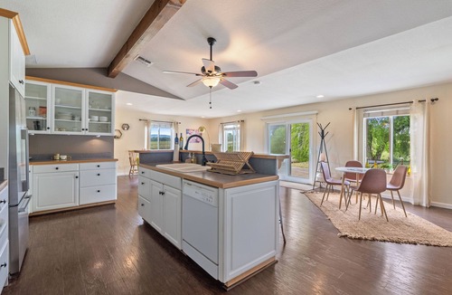 Paso Robles House | Hive & Hivette @Castoro | Winery Stay+EV+16 guests