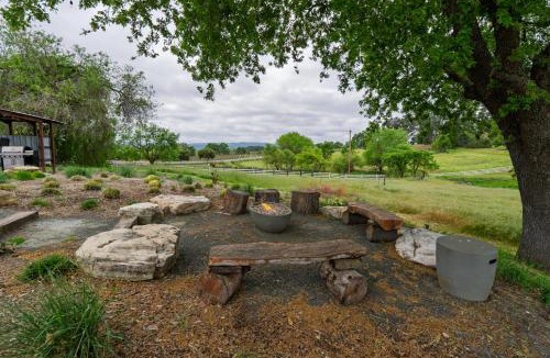 Paso Robles House | Hive & Hivette Castoro Winery StayEV16 guests