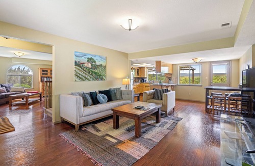 Templeton House | Hive Vista @Castoro | Vineyard View Stay + EV