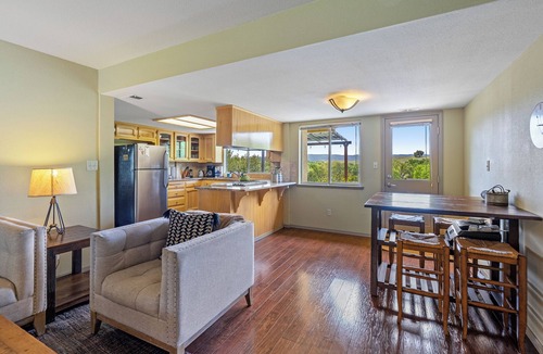 Templeton House | Hive Vista @Castoro | Vineyard View Stay + EV