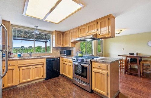 Templeton House | Hive Vista @Castoro | Vineyard View Stay + EV