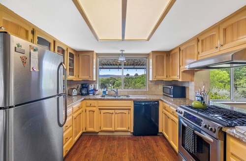 Templeton House | Hive Vista @Castoro | Vineyard View Stay + EV