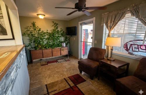 Elk City Hotel | HiWay Inn Express Elk City Route 66