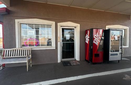 Elk City Hotel | HiWay Inn Express Elk City Route 66