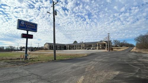 Kiowa Hotel | HiWay Inn Express Kiowa Hwy 69