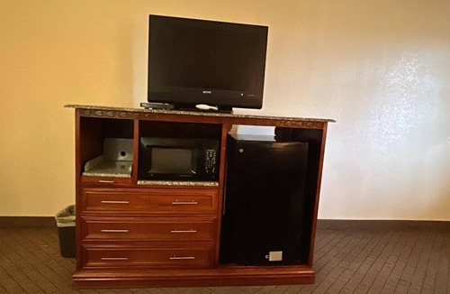 Kiowa Hotel | HiWay Inn Express Kiowa Hwy 69