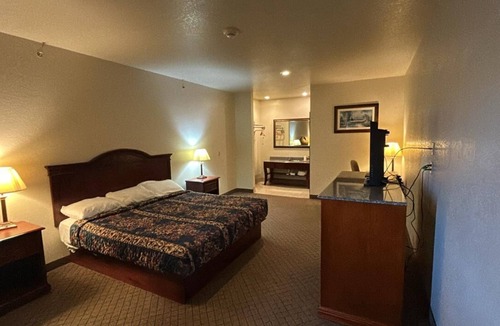 Kiowa Hotel | HiWay Inn Express Kiowa Hwy 69