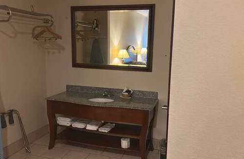 Kiowa Hotel | HiWay Inn Express Kiowa Hwy 69