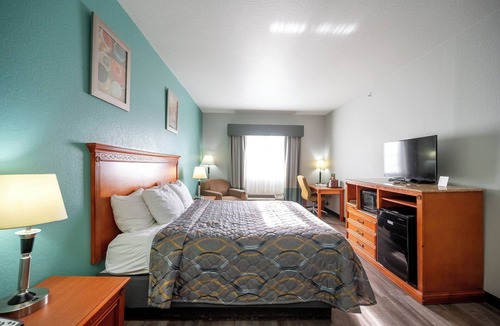 Broken Bow Hotel | HiWay Inn Express of Broken Bow