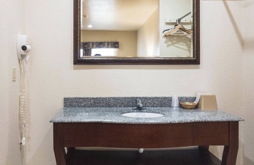Coalgate Hotel | Hiway Inn Express Of Coalgate