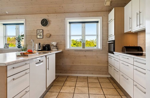 Sandvig House | "Hjalmar" - 400m from the sea by Interhome
