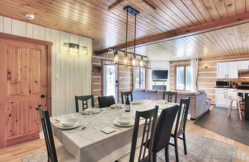 Riviere-Rouge Ski Chalet | Hjort: 4bdr, 9p.p. Riverfront, Hot Tub, Pool table, 3BDR 7bed Heated floors Riverfront Spa, Pool tab.