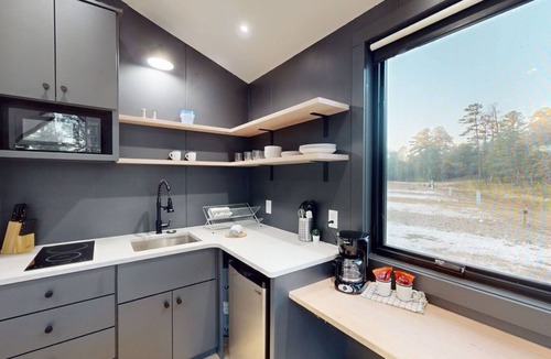 Hochatown Cabin | "Hjort (Deer)" Brand NEW LUXE Tiny Cabin located within the Alps of Hochatown!