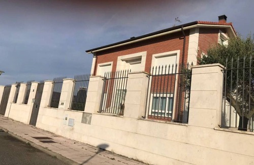 Santo Domingo de la Calzada House | HOUSE WITH POOL IN A UNIQUE BODEGAS ENVIRONMENT