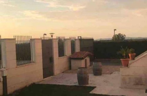 Santo Domingo de la Calzada House | HOUSE WITH POOL IN A UNIQUE BODEGAS ENVIRONMENT