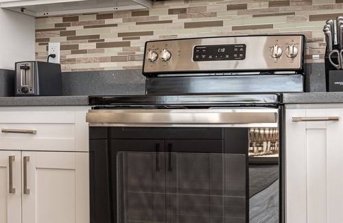 Nanakuli House | Ho'omaha Haven, Modern Remodel, 2 Kitchens, A/C