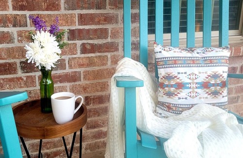 Calera House | Ho-On-Day. A cozy home away from home. Native Theme close to the Choctaw Casino.