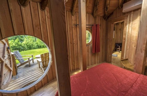 Savignac-de-Miremont Cabin | Hobbit house with private spa